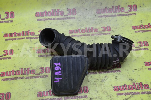 Патрубок воздушного фильтра Mitsubishi Colt 