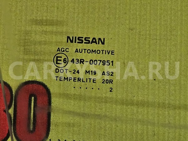 Стекло двери передней правой Nissan Juke 