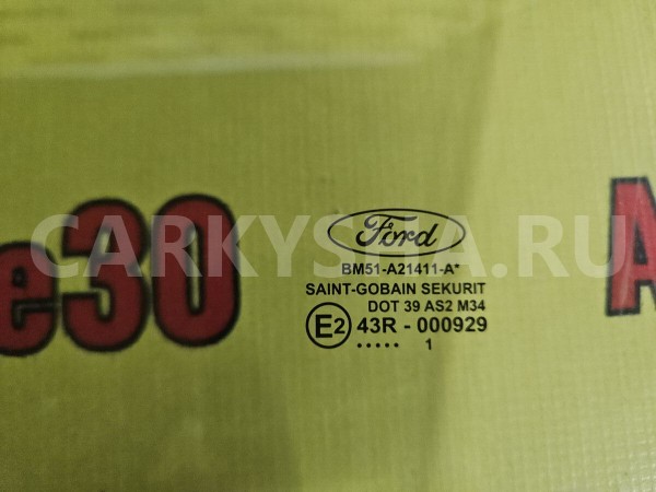 Стекло двери передней левой Ford Focus 