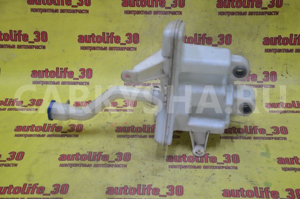 Бачок омывателя лобового стекла Toyota Auris 