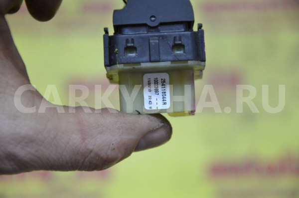 Блок управления стеклоподъемниками Renault Sandero 