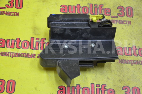 Замок двери задней левой Renault Sandero 