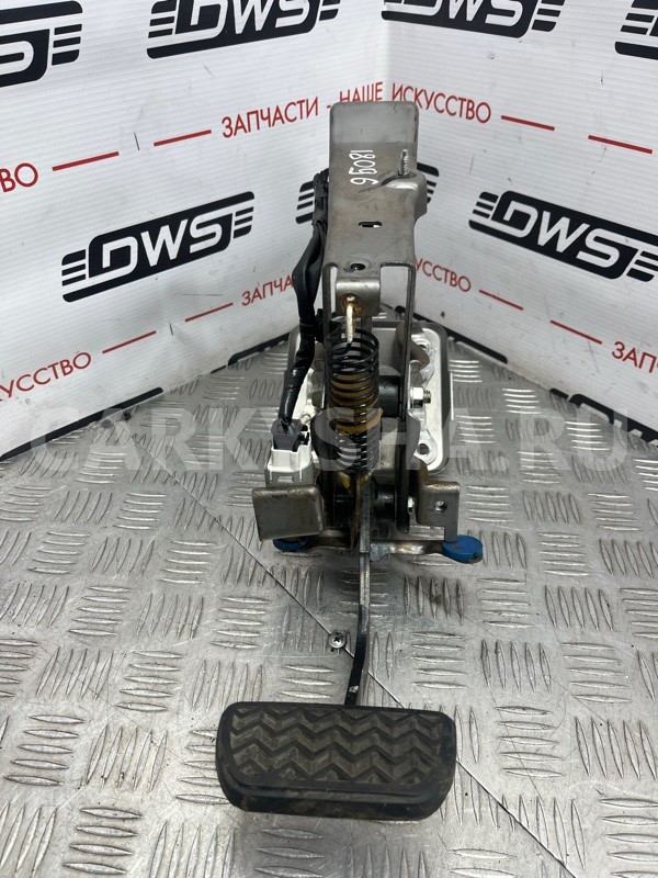 Педаль тормоза Toyota Noah 