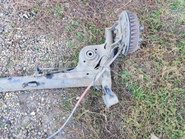 Балка подвески задняя Nissan Almera 