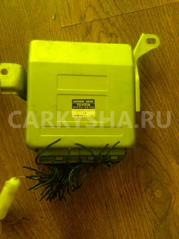 Блок управления подвеской Toyota Crown 