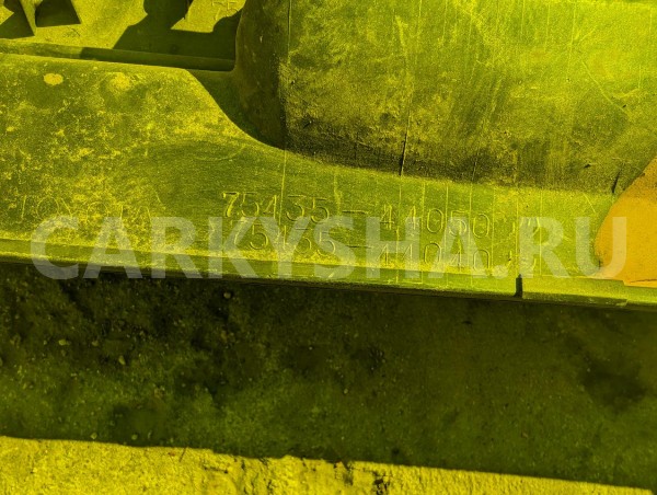 Накладка 5-й двери Toyota Gaia 