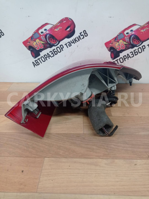 фонарь задний правый Skoda Fabia оригинальный номер 5J6945112A