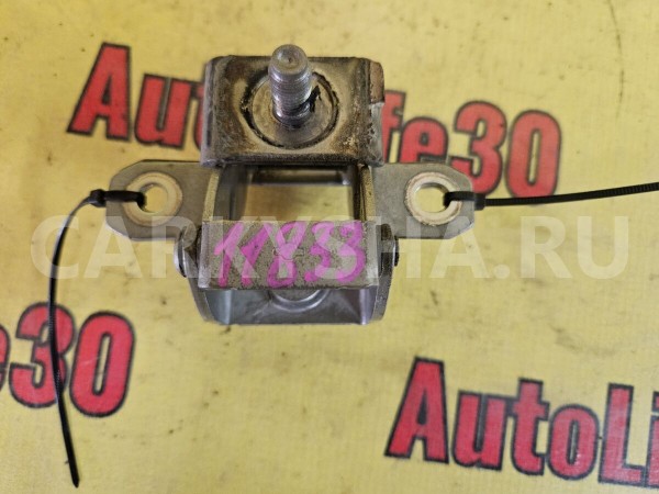 Петля крышки багажника Nissan Juke 