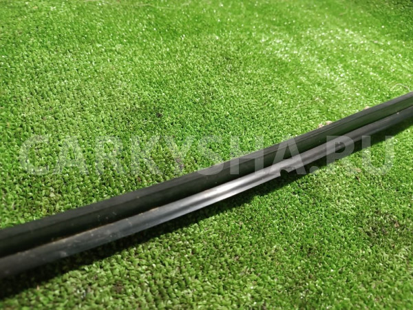 Молдинг заднего стекла Mitsubishi i оригинальный номер MR520295