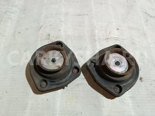 Опора заднего амортизатора Hyundai Coupe оригинальный номер 553102D000