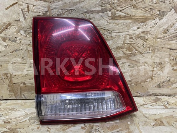 Фонарь задний внутренний левый Toyota Land Cruiser 200 Series оригинальный номер 81591-60210