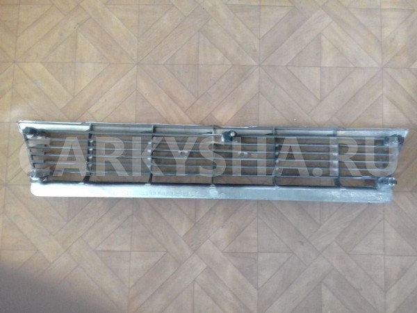 Решетка радиатора Toyota Ist 