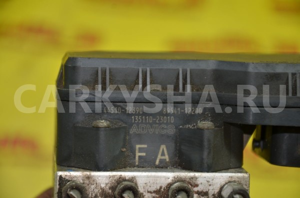 Блок ABS (насос) Toyota Auris 