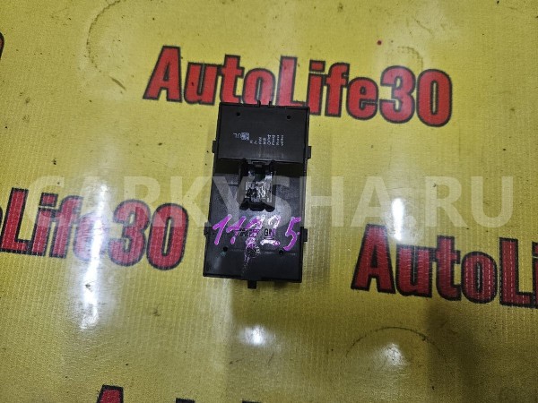 Блок управления стеклоподъемниками Chevrolet Cruze 