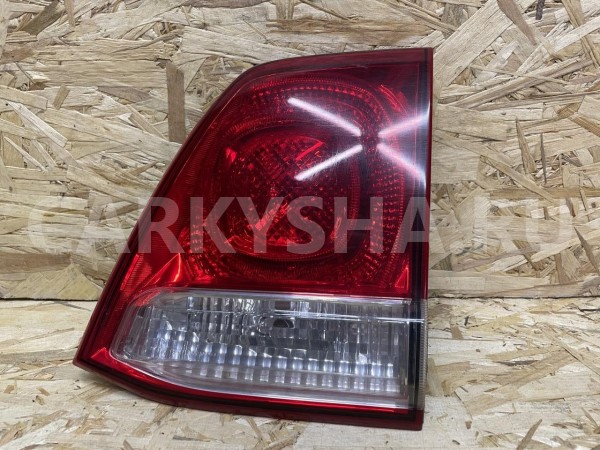 Фонарь задний внутренний правый Toyota Land Cruiser 200 Series оригинальный номер 81581-60180