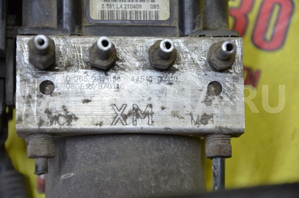 Блок ABS (насос) Toyota Auris 