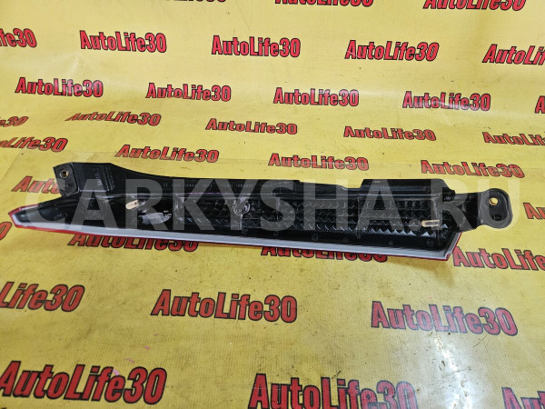 Фонарь задний правый Volvo XC90 оригинальный номер 30698142