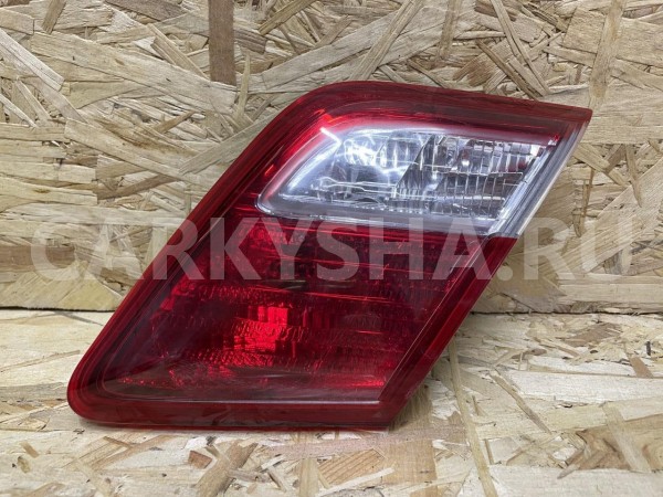 Фонарь в крышку багажника правый Toyota Camry VI (XV40) оригинальный номер 81581-33130
