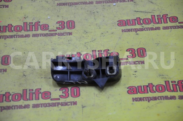 Кронштейн заднего бампера правый Toyota Auris 