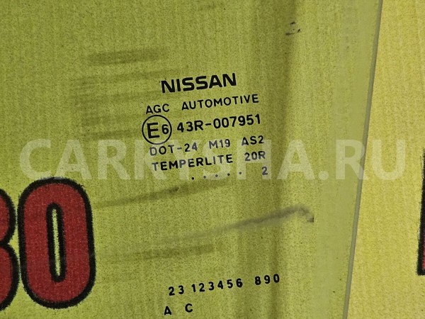 Стекло двери передней левой Nissan Juke 