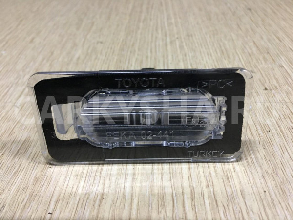 Фонарь освещения номерного знака Toyota Corolla XII (E210) – седан оригинальный номер 81270-02240