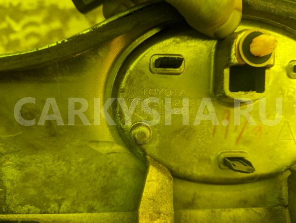 Накладка 5-й двери Toyota Noah 