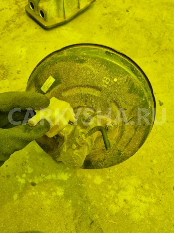 Главный тормозной цилиндр Toyota Harrier 