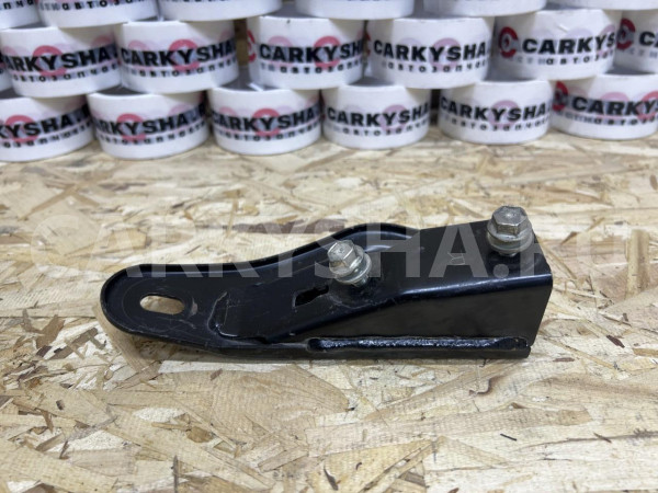 Кронштейн стабилизатора правый Toyota Camry VII (XV50) оригинальный номер 52203-33030