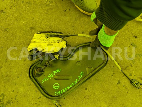 Замок двери Volkswagen Polo 