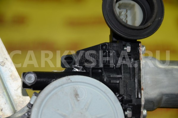 Стеклоподъемник электр. задний левый Toyota Auris 