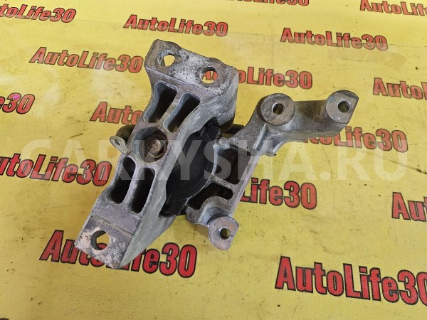 Опора двигателя правая Nissan Juke 