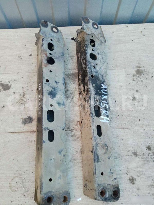 Кронштейн подрамника правый Toyota Corolla Auris Toyota Auris 