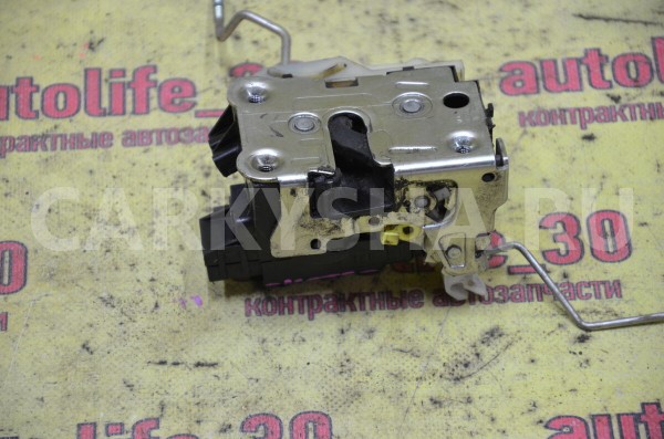 Замок двери передней левой Renault Duster 