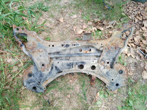 Подрамник Toyota Corolla Auris Toyota Auris 