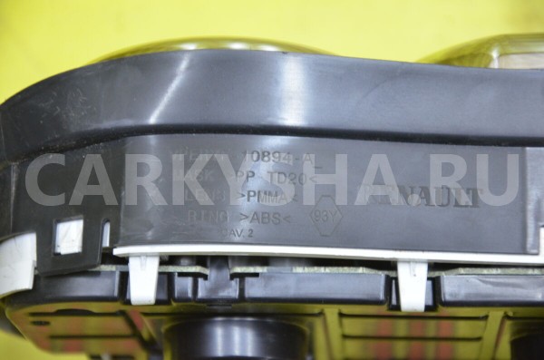 Панель приборов Renault Sandero 