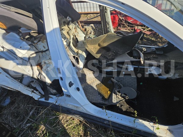 Стойка кузова средняя Nissan Almera 