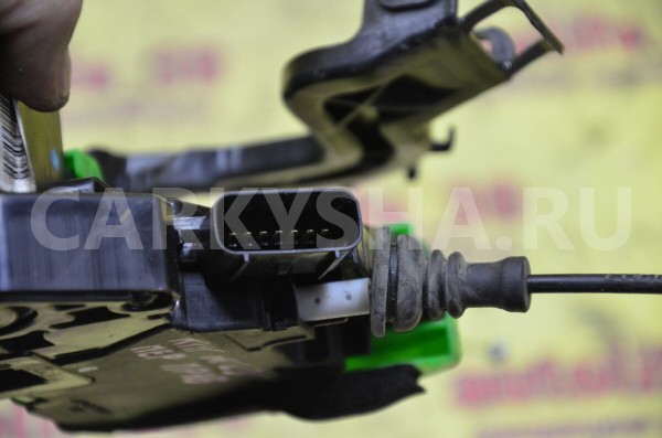 Замок двери передней правой Kia Cee'd 