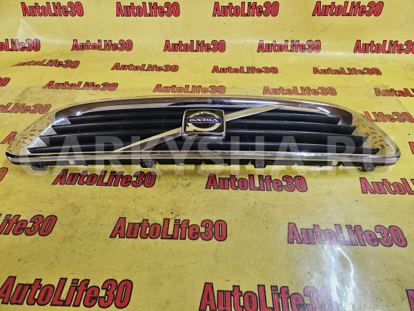 Решетка радиатора Volvo S40 оригинальный номер 30744915