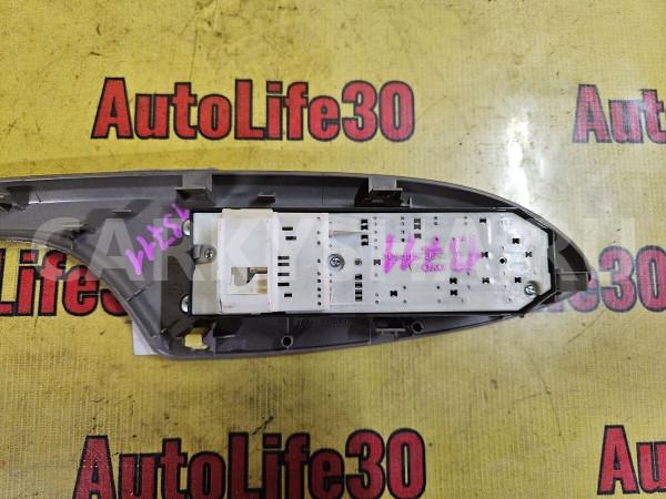Блок управления стеклоподъемниками Toyota Corolla оригинальный номер 8482012520