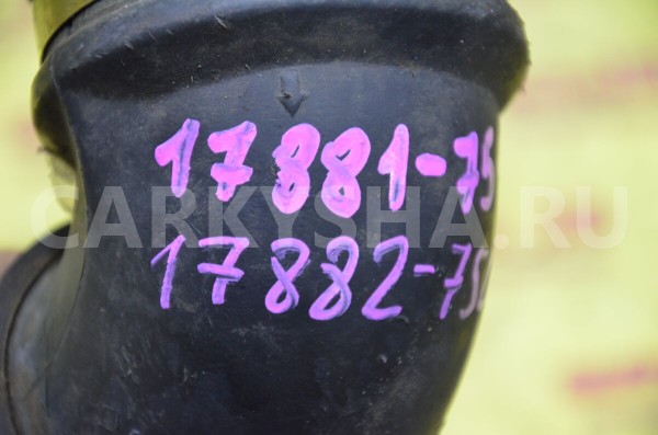 Патрубок воздушного фильтра Toyota HiAce 