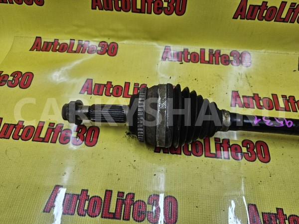 Полуось (привод в сборе) Toyota Auris 