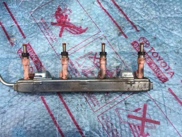 Рампа топливная Lexus NX внедорожник 5 дв. 