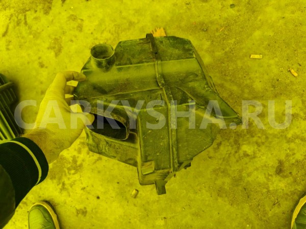 Корпус воздушного фильтра Nissan Cedric 